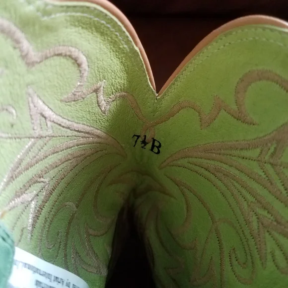 Ariat Womens boots - Picture 3 of 5